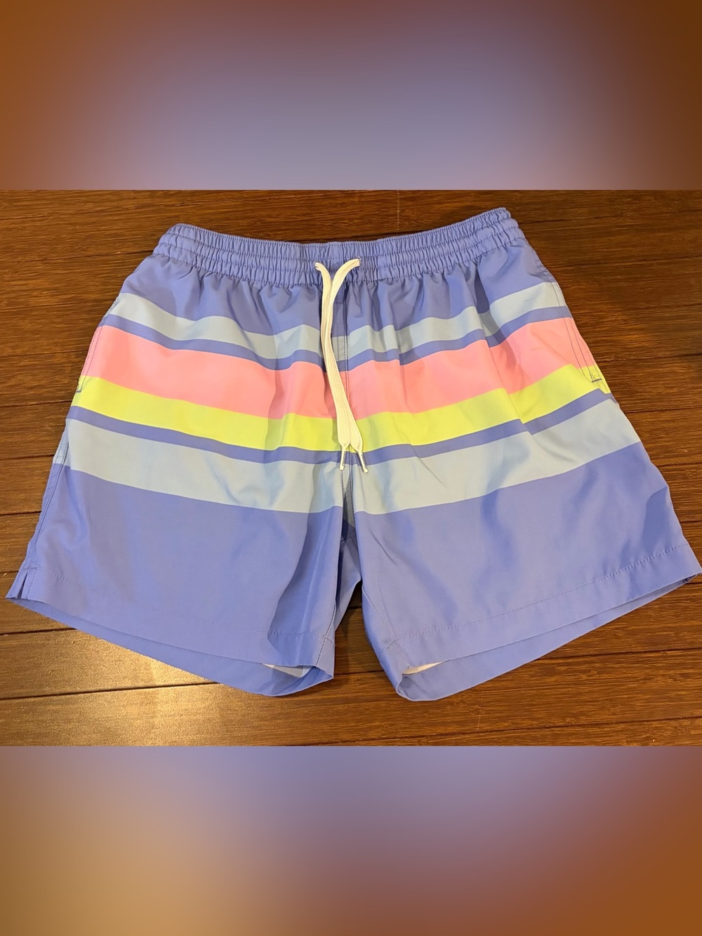 Chubbies Men's Gotta Get Away 5.5" Lined Classic Swim Trunks Purple size Medium